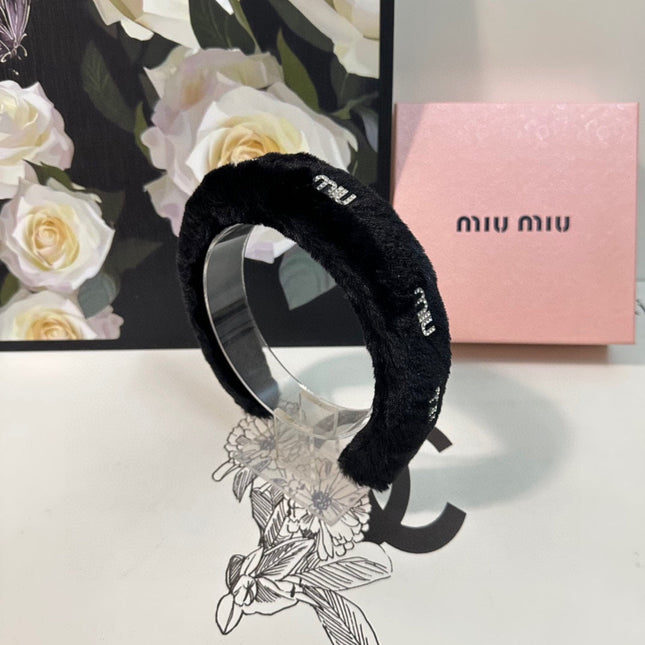 THICK HEADBAND WITH DIAMOND LOGO IN BLACK PLUSH FABRIC 412484