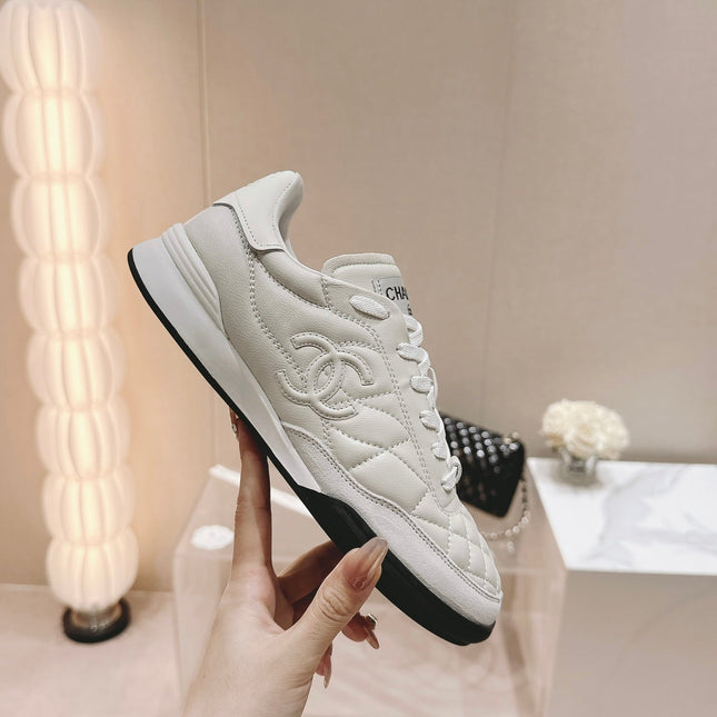 SNEAKERS IN GLOSSY WHITE LAMBSKIN