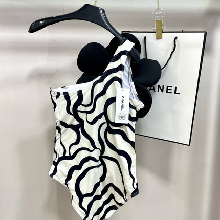 ONE-PIECE SWIMSUIT WITH FLORAL PATTERN IN BLACK AND WHITE 627827