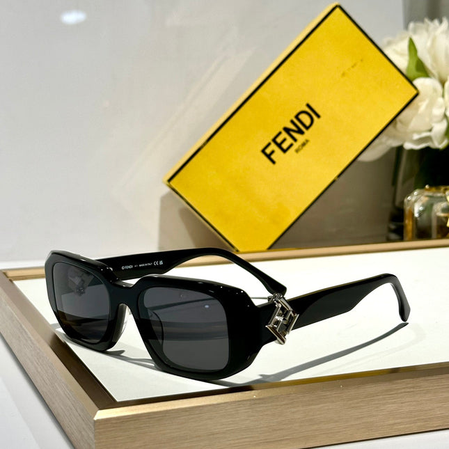 ROMA RECTANGULAR FRAME SUNGLASSES FE40151U IN ACETATE