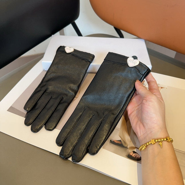 GLOVES WITH HEART ICON IN BLACK LAMBSKIN 465039