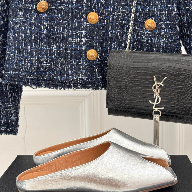 ALAIA FLAT MULE IN SILVER LAMBSKIN