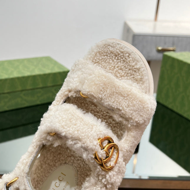DAD SANDALS IN WHITE FLEECE WITH GOLD HARDWARE