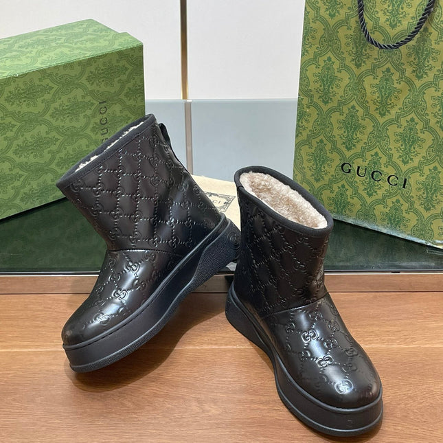 GG UGG BOOTS IN BLACK EMBOSSED DEERSKIN AND BEIGE WOOL LINING