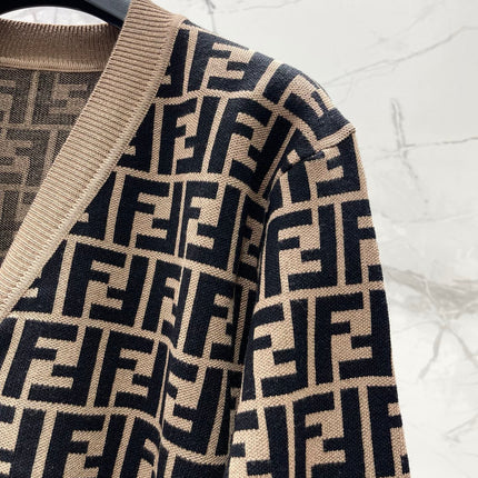 FENDI 26S V-NECK KNIT CARDIGAN 562