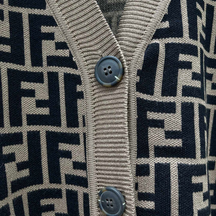 FENDI 26S V-NECK KNIT CARDIGAN 562