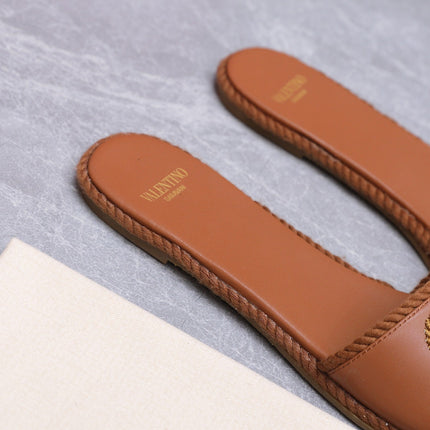 VALENTINO 26S FLAT SLIDE SANDALS IN CARAMEL BROWN CALFSKIN