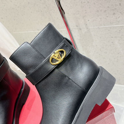 VLOGO SIGNATURE BLACK CALFSKIN ANKLE BOOT 30MM