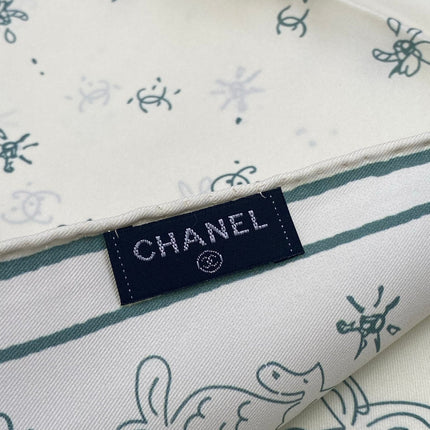 CHANEL 25S SCARF 90 IN SILK 703706