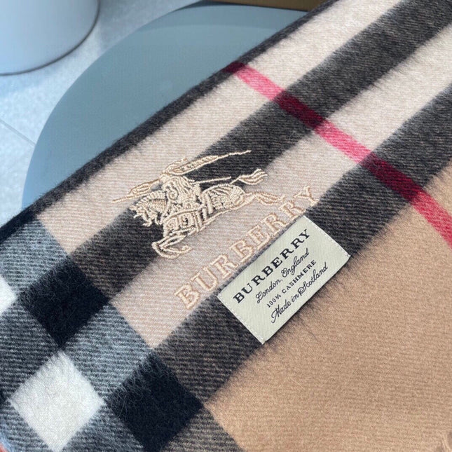BURBERRY 26S SCARF 200 IN CASHMERE 513652