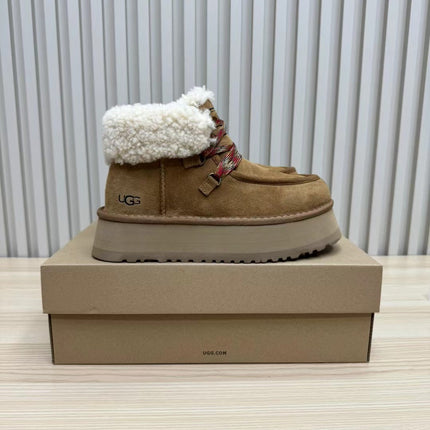 FUNKARRA CABIN CUFF COFFEE BROWN SUEDE AND WHITE LAMB FUR