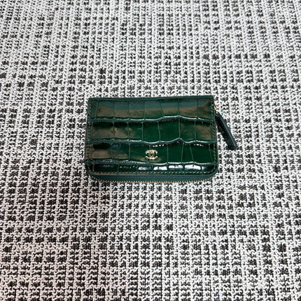 CHANEL 26S ZIPPER WALLET 11 IN DARK GREEN CROCODILE-EMBOSSED CALFSKIN