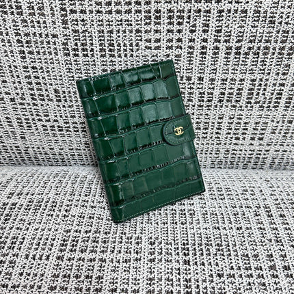 CHANEL 26S WALLET 14 IN DARK GREEN CROCODILE-EMBOSSED CALFSKIN
