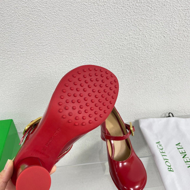 ATOMIC MARY-JANE PUMP 9 CM IN RUBY RED CALFSKIN