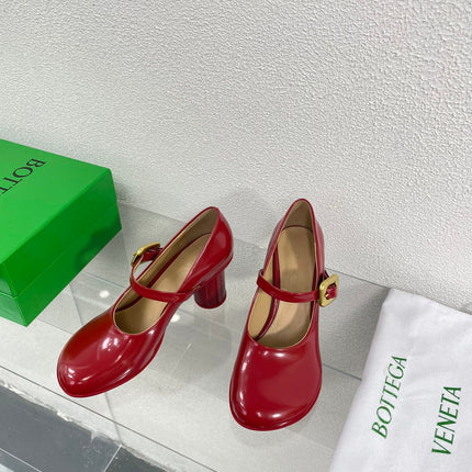 ATOMIC MARY-JANE PUMP 9 CM IN RUBY RED CALFSKIN