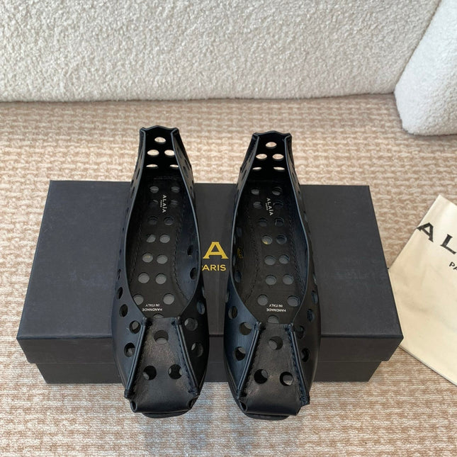 PERFO BALLET FLATS IN BLACK CALFSKIN