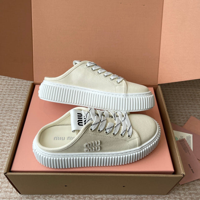 WASH SNEAKER MULES IN OFF WHITE DENIM WHITE STRIPED LACES