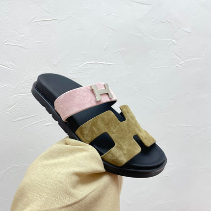 CHYPRE SANDAL ARMY GREEN MIX PASTEL PINK SUEDE WITH H BUCKLE