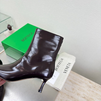 BOTTEGA VENETA 26S ANKLE BOOTS 70 MM IN DARK BROWN SHINY CALFSKIN