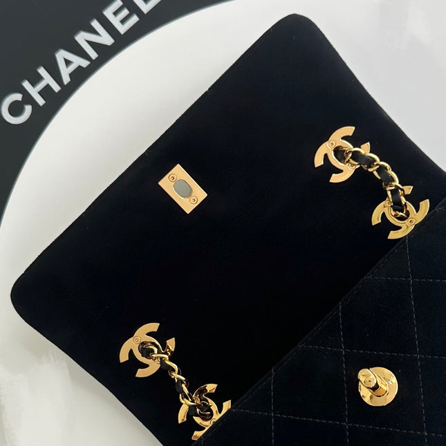 CHANEL 26S CLASSIC FLAP BAG 22 IN BLACK QUILTED SUEDE
