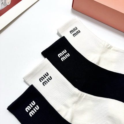 MIUMIU 26S CREW SOCKS 410296 (1 BOX)