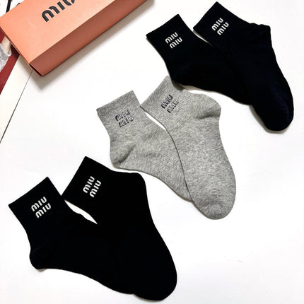 MIUMIU 26S ANKLE SOCKS 412434 (1 BOX)
