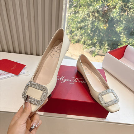 BELLE VIVIER BALLERINAS IN PARCHMENT BEIGE SMOOTH LAMBSKIN