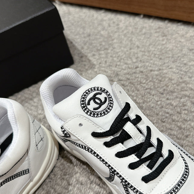CLASSIC TRAINER IN WHITE MIX BLACK FABRIC