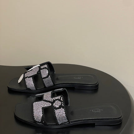 HM 25S ORAN SANDAL IN BLACK LAMBSKIN WITH WHITE STONE DETAILS