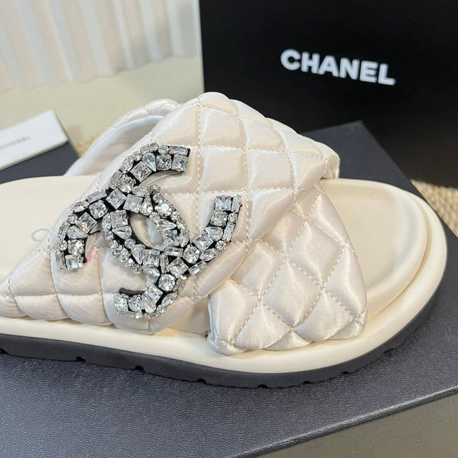 Women's slippers with two crossed straps sheepskins white cream