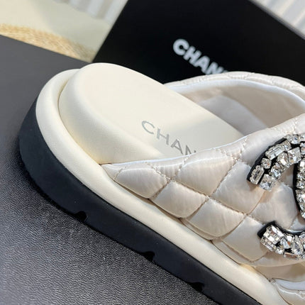 Women's slippers with two crossed straps sheepskins white cream