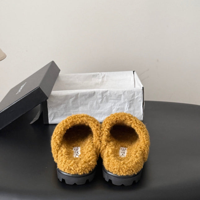 CHANEL 26S SLIDE SANDALS IN CAMEL SHEARLING UPPER AND LINING WITH WHITE CC LOGO