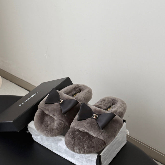 CHANEL 26S SLIDE SANDALS IN GRAY SHEARLING WITH BLACK BOW