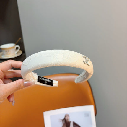 CHANEL 26S HEADBAND IN WHITE SILK 505272
