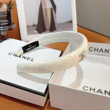 CHANEL 26S HEADBAND IN WHITE SILK 505272