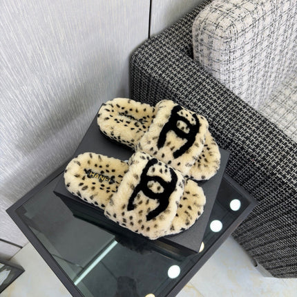 CHANEL 26S PLATFORM SLIDE SANDALS IN BEIGE AND BLACK SHEARLING DALMATIAN PRINT