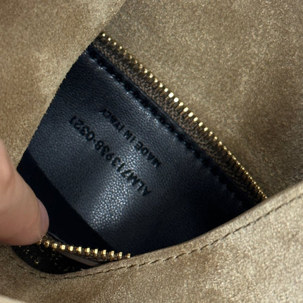 LE 5 À 7  SUPPLE SMALL 22 IN PEANUT BROWN SUEDE