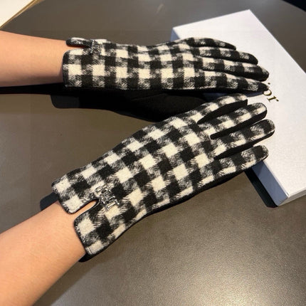 PLAID GLOVES IN BLACK MIX WHITE WOOL 405940