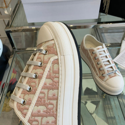 WALK'N PLATFORM SNEAKER IN IN LIGHT PINK EMBROIDERY ICONIC PATTERNS FABRIC