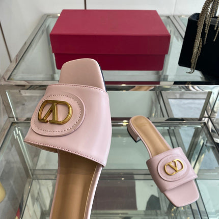 VLTN HIGH HEEL 25S 30 MM IN LIGHT PINK LAMBSKIN WITH GOLD HARDWARE