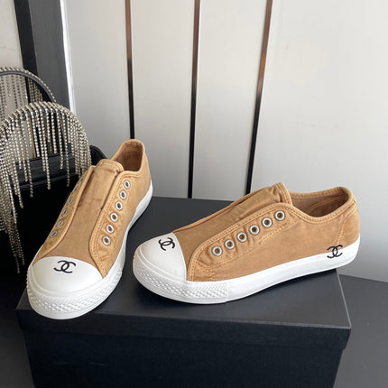 CHANEL 26S LOW TOP BEIGE IN NAVY BLUE CANVAS