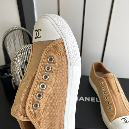 CHANEL 26S LOW TOP BEIGE IN NAVY BLUE CANVAS