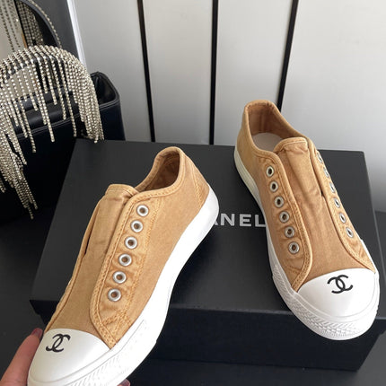 CHANEL 26S LOW TOP BEIGE IN NAVY BLUE CANVAS