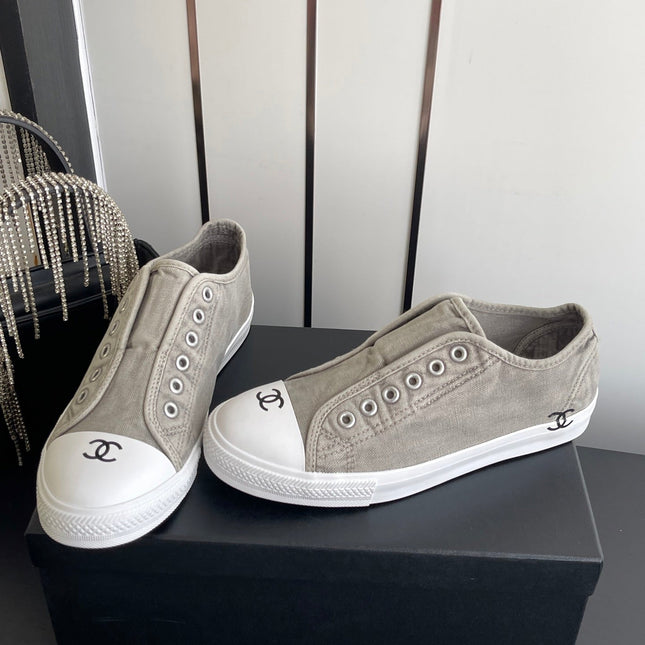 CHANEL 26S LOW TOP SNEAKERS IN GREY CANVAS