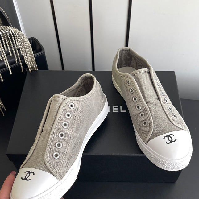 CHANEL 26S LOW TOP SNEAKERS IN GREY CANVAS