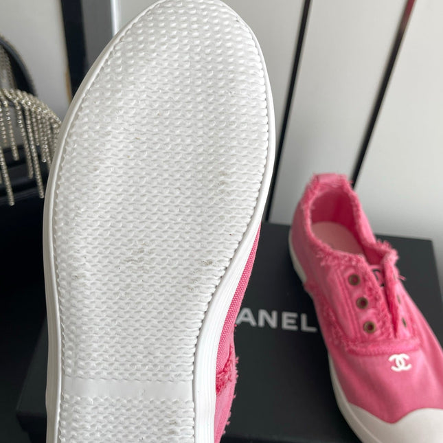 CHANEL 26S LOW TOP SNEAKERS IN LINK PINK FRAYED CANVAS