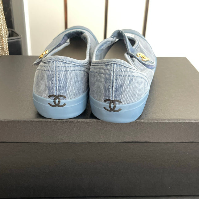 CHANEL 26S MARY JANE SNEAKERS IN NAVY BLUE CANVAS WITH GOLD-TONE METAL CC LOGO