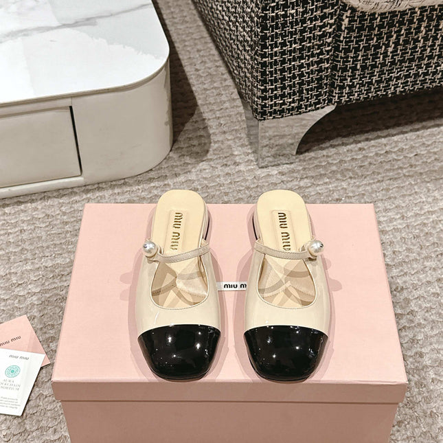 FLAT MULE IN BISQUE BEIGE MIX BLACK PATENT CALFSKIN