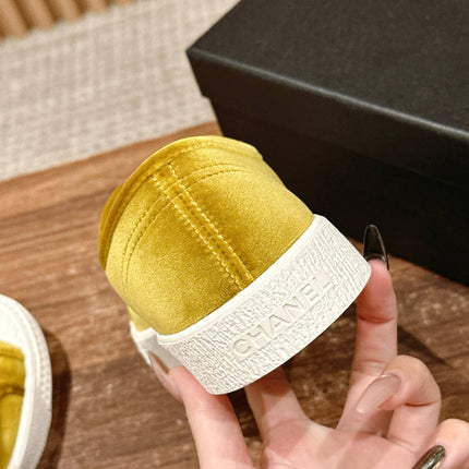 CONVERSE SNEAKER IN DIJON YELLOW VELVET