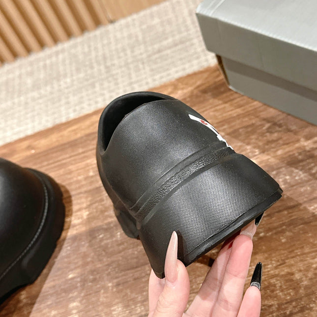 GRAFFITI THICK-SOLED CHEF SHOES IN BLACK RUBBER